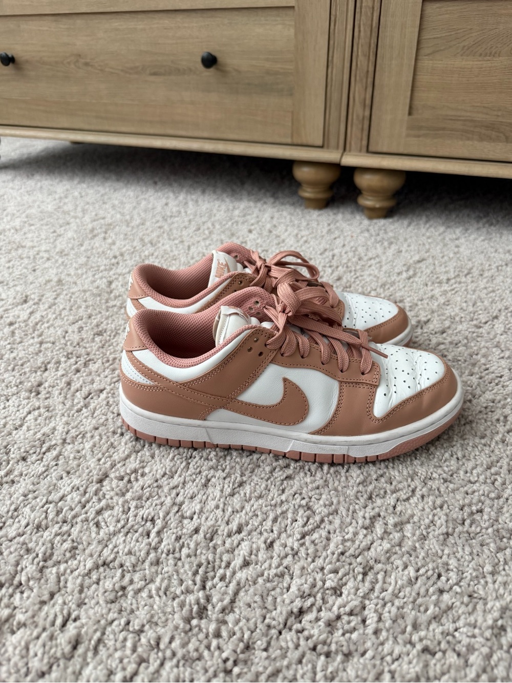 Nike Low-Top Sneakers in cream and White